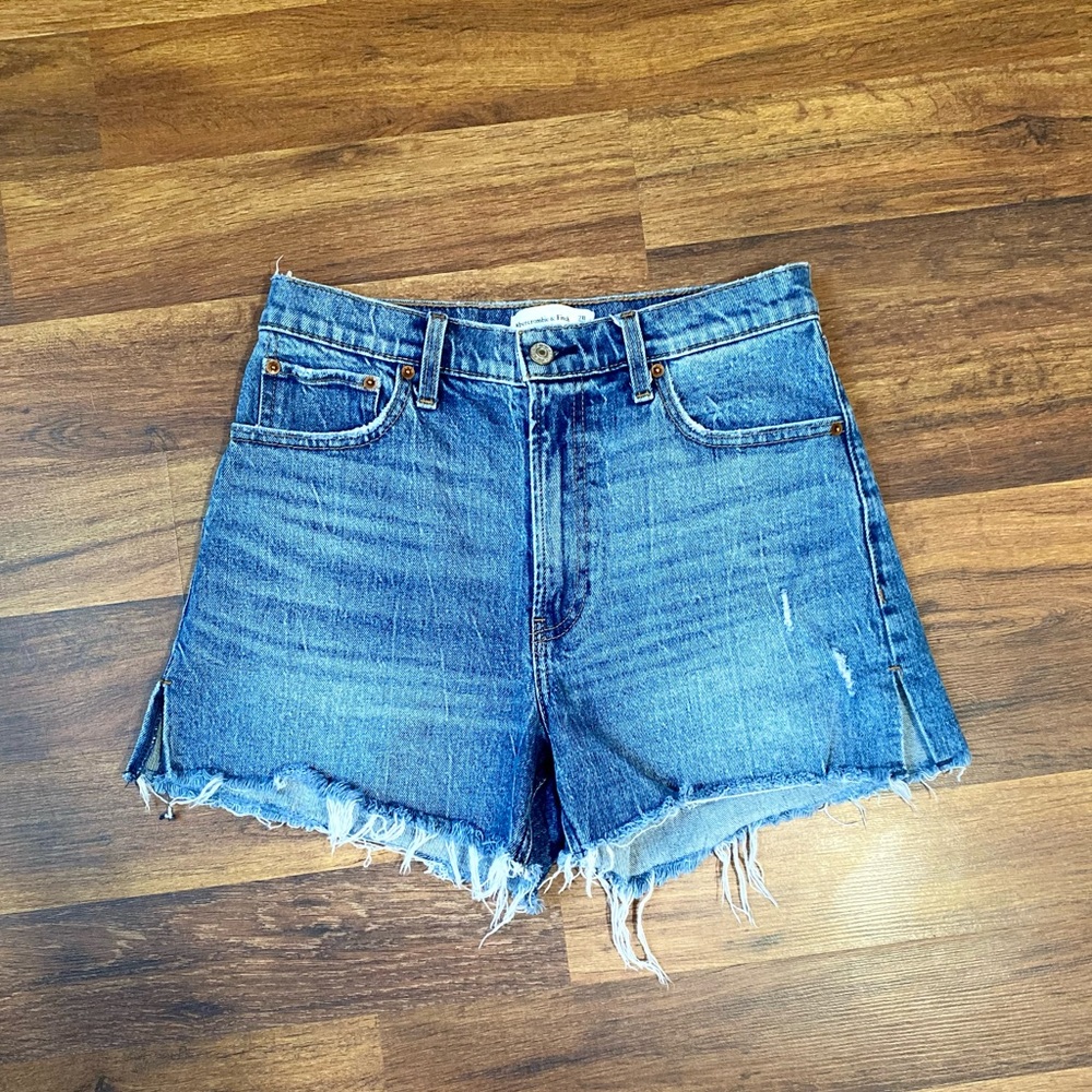 A&F 4” high rise short